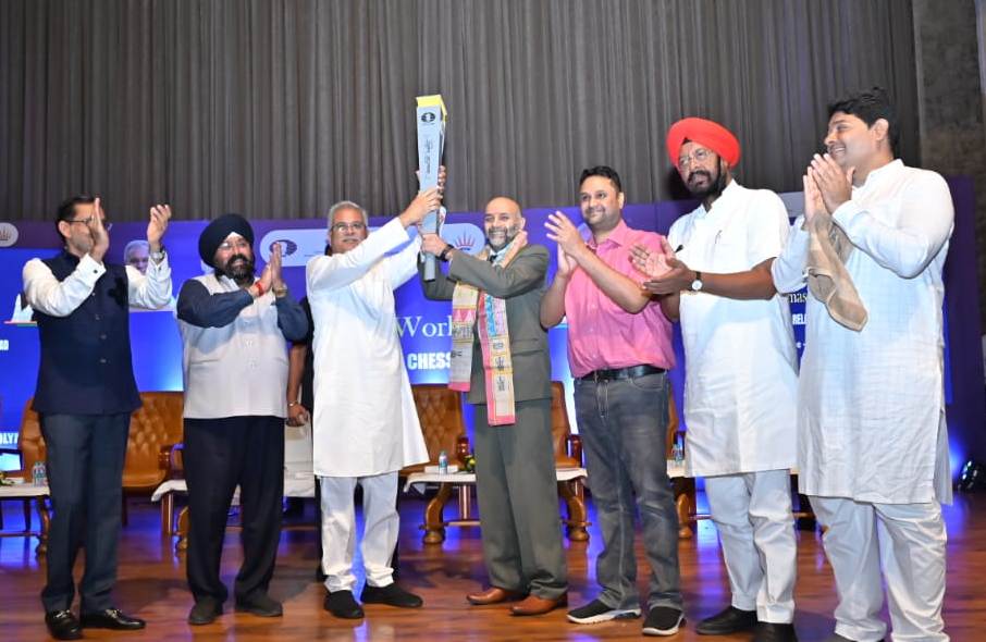 छत्तीसगढ़ में शतरंज ओलंपियाड के मशाल की मौजूदगी यहां के खिलाड़ियों को प्रेरित करेगी, सभी स्कूलों में हो शतरंज खेलने की व्यवस्था : CM भूपेश बघेल