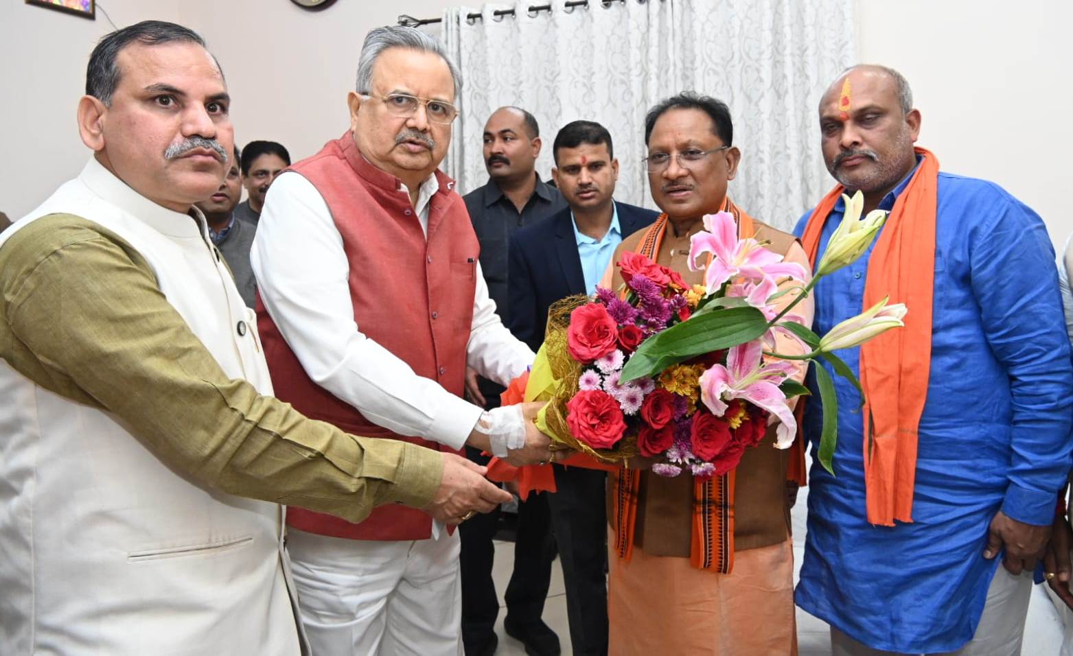 CM विष्णु देव साय को जन्म दिन की बधाई देने देर रात तक पहुना में लगा रहा लोगों का तांता