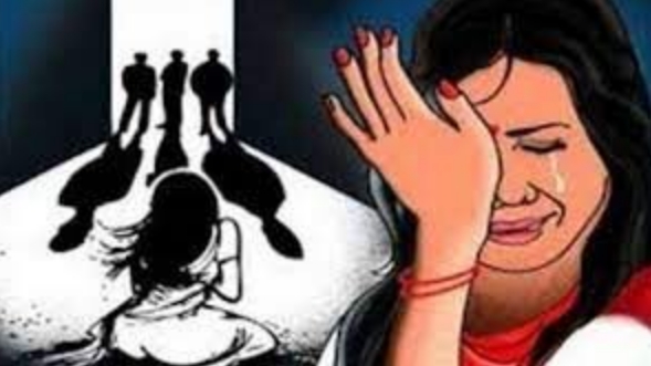 बड़ी खबर :छात्रावास से छुट्टी पर घर लौटी छात्रा से गैंगरेप  …