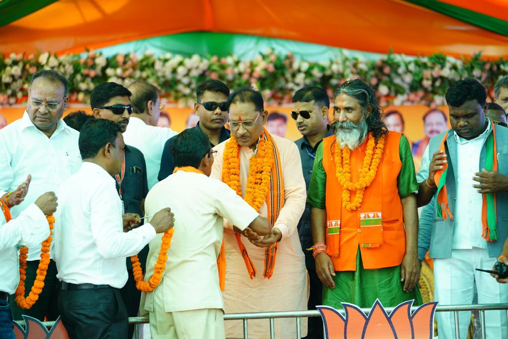 कांकेर में नामांकन रैली में गरजे सीएम साय : प्रधानमंत्री मोदी 10 वर्षों से देश के गांव, गरीब, किसान, मजदूर सबके लिए काम कर रहे हैं – विष्णुदेव साय