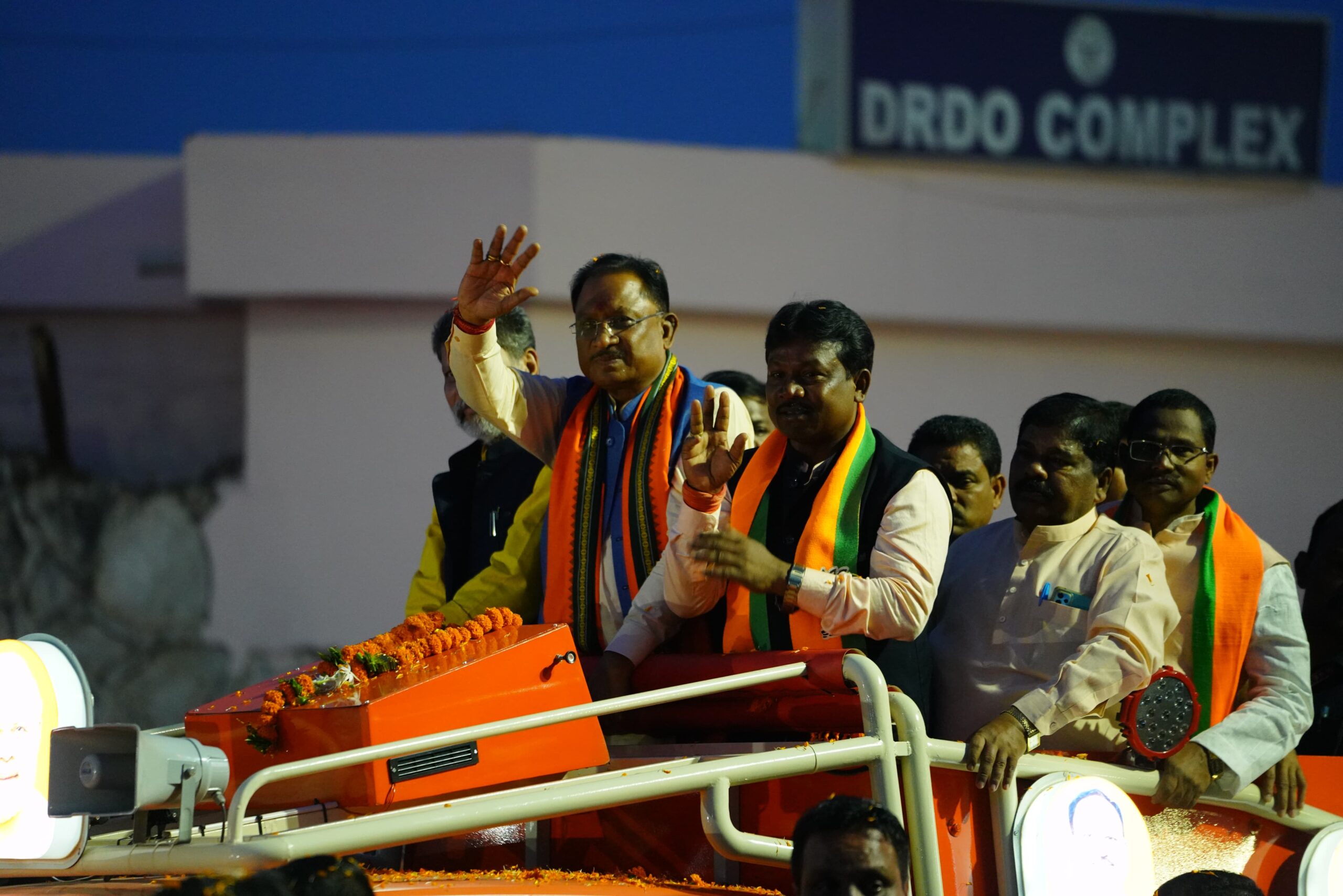 विष्णुदेव साय ने जगदलपुर में किया रोड शो महेश कश्यप के लिए मांगा वोट, उमड़ा जनसैलाब