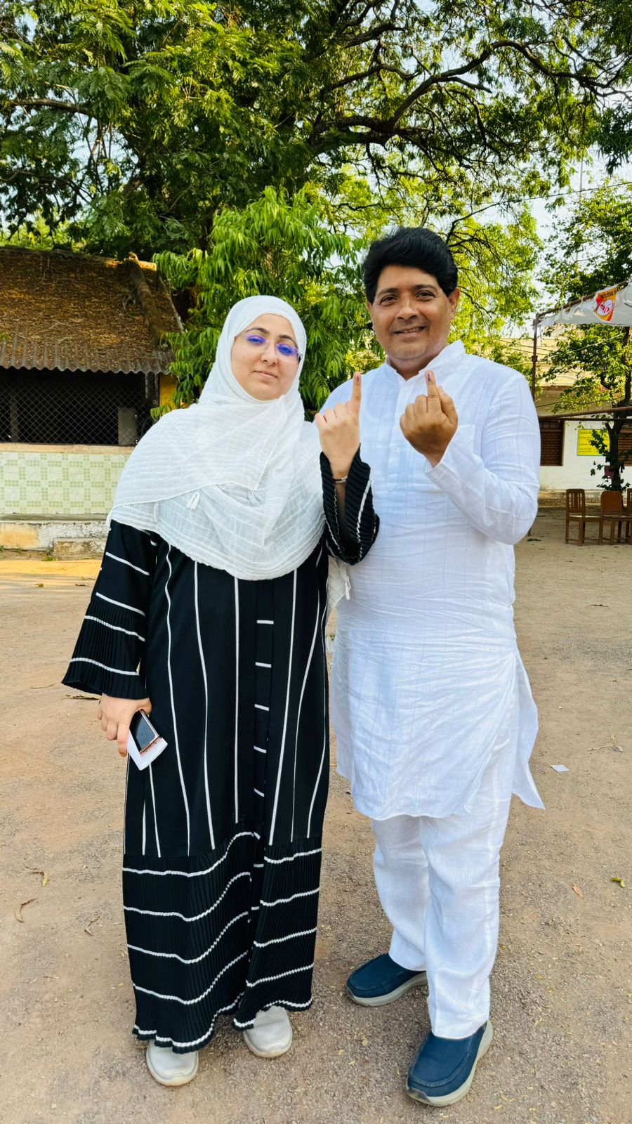 रायपुर महापौर एजाज़ ढेबर ने पत्नी के संग किया मतदान