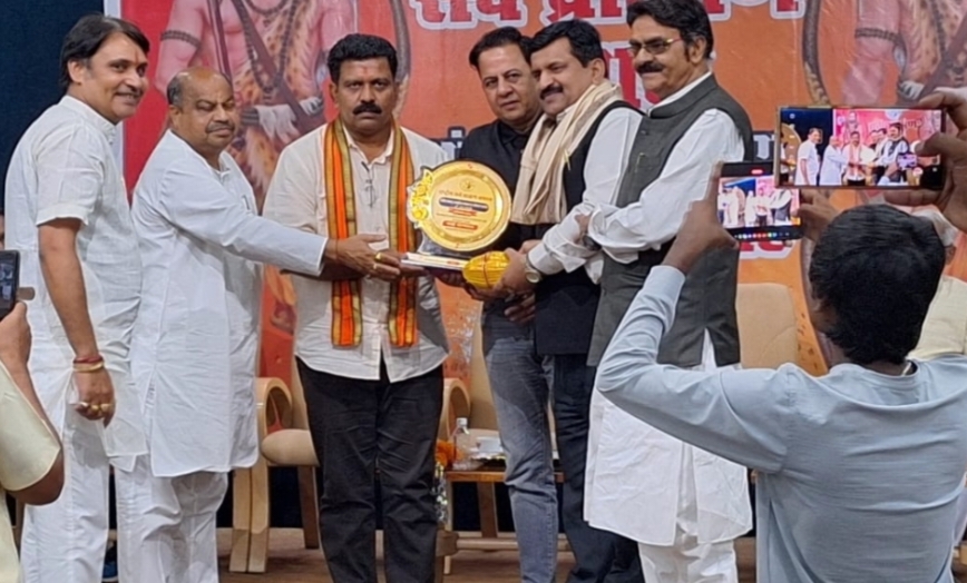 डिप्टी सीएम विजय शर्मा ने डॉ. दिनेश मिश्र को सम्मानित किया…