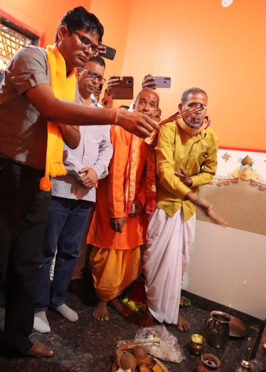 स्वयंभू प्रकट श्री गणेश मंदिर प्राण प्रतिष्ठा कार्यक्रम रनपुर में आयोजित,वित्त मंत्री ओपी चौधरी ने पूजा-पाठ कर परिसर में किया पौधा रोपण….