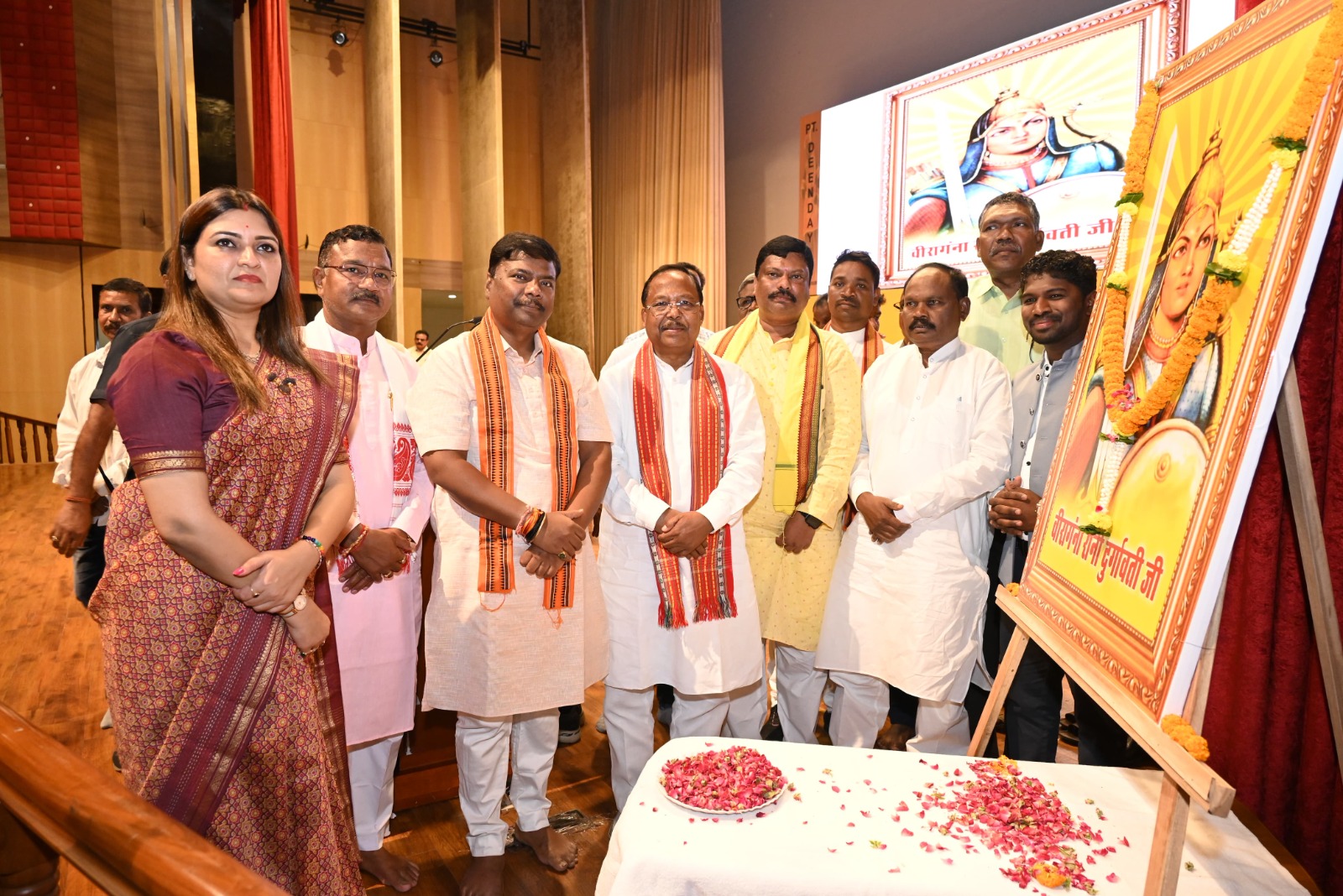 जनजातीय गौरव के प्रतीक वीरांगना रानी दुर्गावती से प्रेरणा लेकर समाज को आगे बढ़ाएं: मंत्री रामविचार नेताम