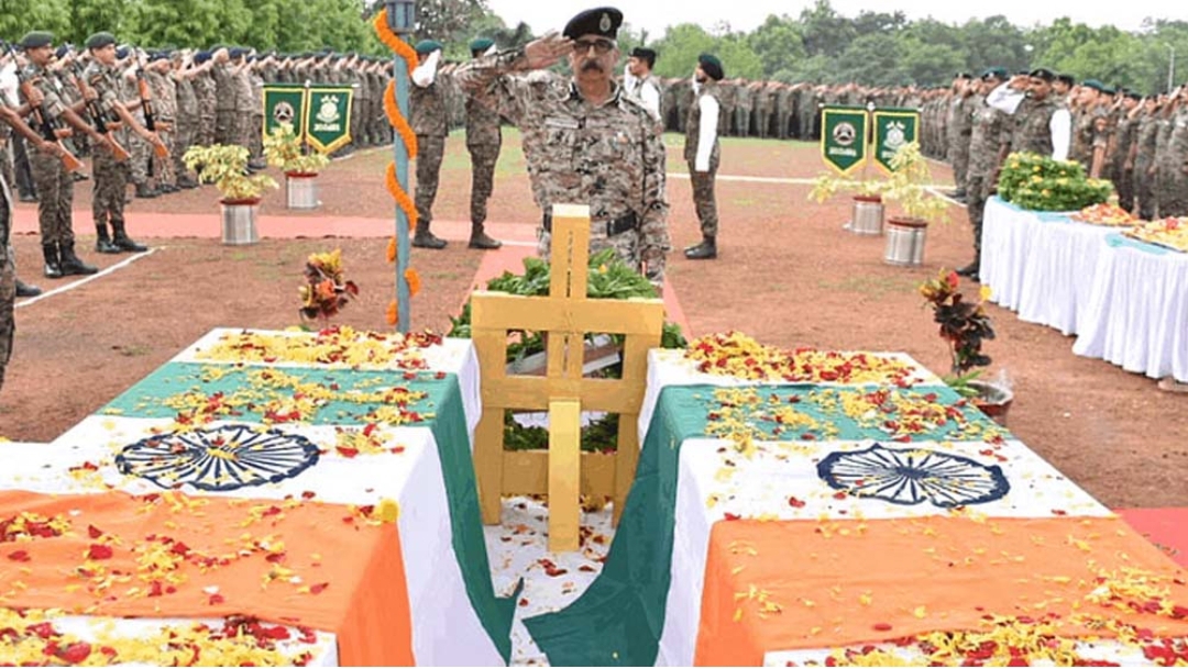 CG : नक्सल हमले में शहीद जवान शैलेन्द्र और विष्णु को नम आंखों से दी गई श्रद्धांजलि, गार्ड ऑफ ऑनर के साथ अंतिम विदाई