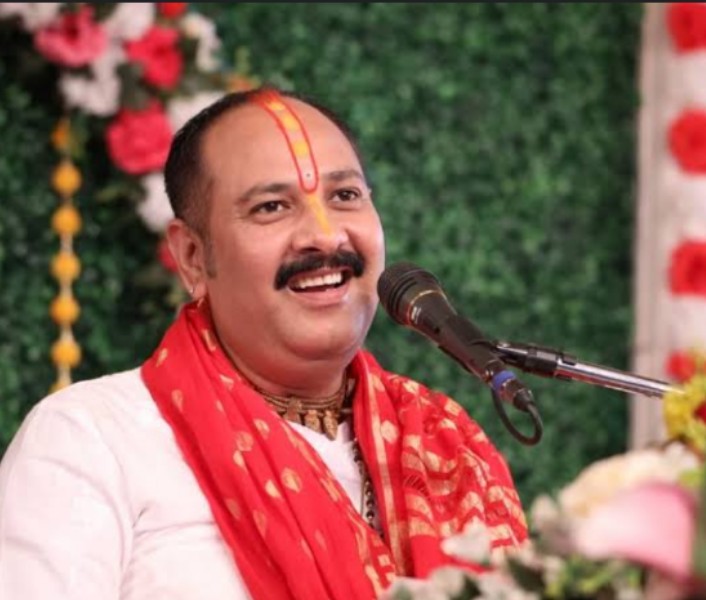 पंडित प्रदीप मिश्रा की बढ़ी मुसीबतें, उज्जैन में संत समाज बोले माफी मांगो वरना, जानें क्या हैं पुरा मामला…