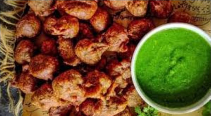 व्रत खोलने के लिए आसान विधि से तैयार करें कुट्टू के पकौड़े और फलाहारी चटनी