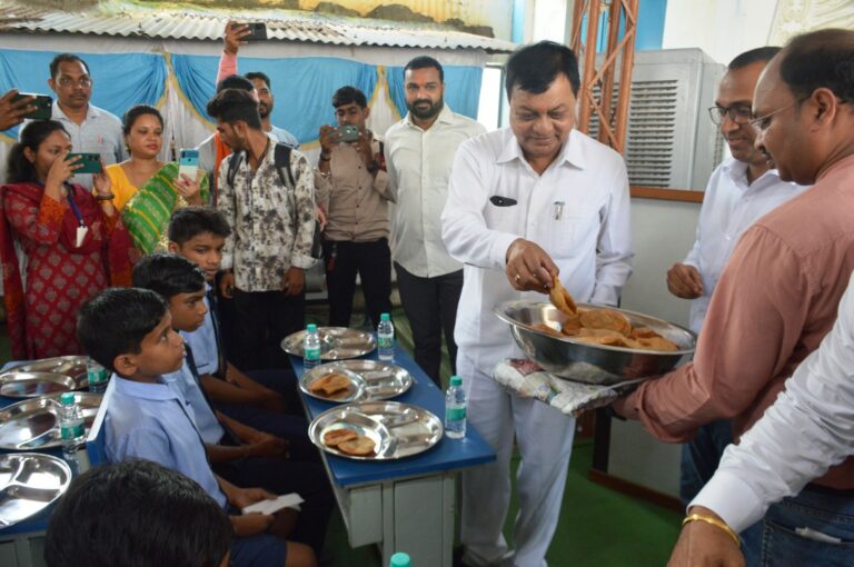 कैबिनेट मंत्री लखन लाल देवांगन ने पोषण आहार नाश्ता कार्यक्रम का किया शुभारंभ