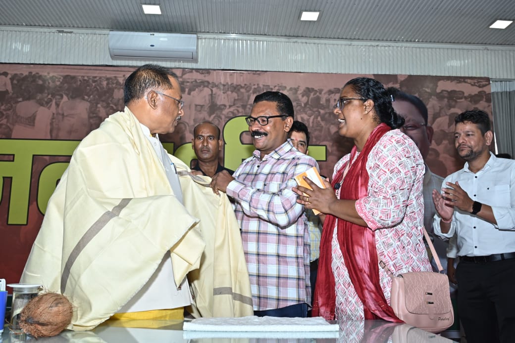 सिल्वर मेडल जीतने वाली रीबा बेन्नी के माता-पिता ने जनदर्शन में मुलाकात कर मुख्यमंत्री का जताया आभार,, चार साल से अधिक की मेहनत से हासिल किया मेडल