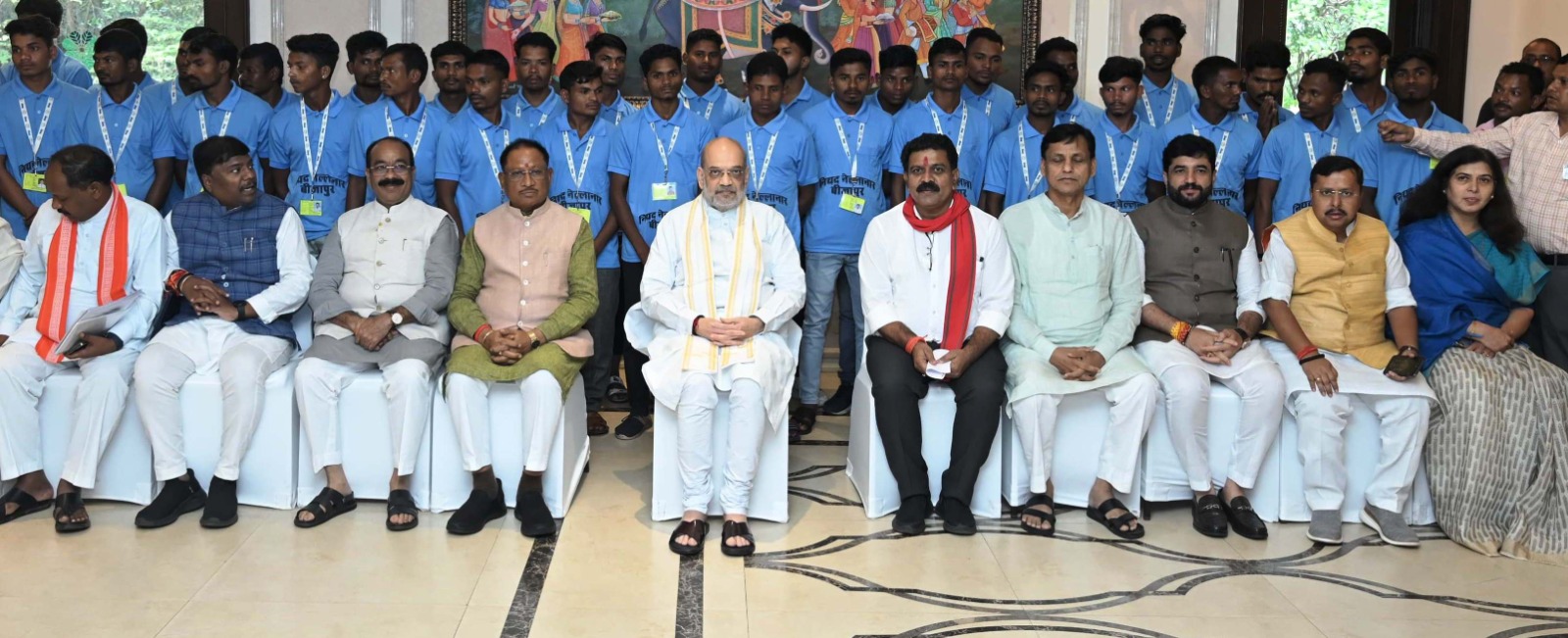 माओवाद आतंक प्रभावित बीजापुर जिले के पालनार कैम्प के आसपास के 31 युवाओं ने केंद्रीय गृहमंत्री  अमित शाह से की मुलाकात