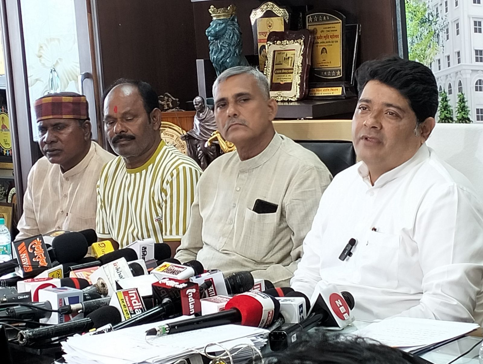 खुद के बयान पर झूठे साबित हुए बीजेपी के नेता, मास्को दौरे को पहले बताया निजी टूर, अब खुद सरकारी दस्तावेज किए उजागर