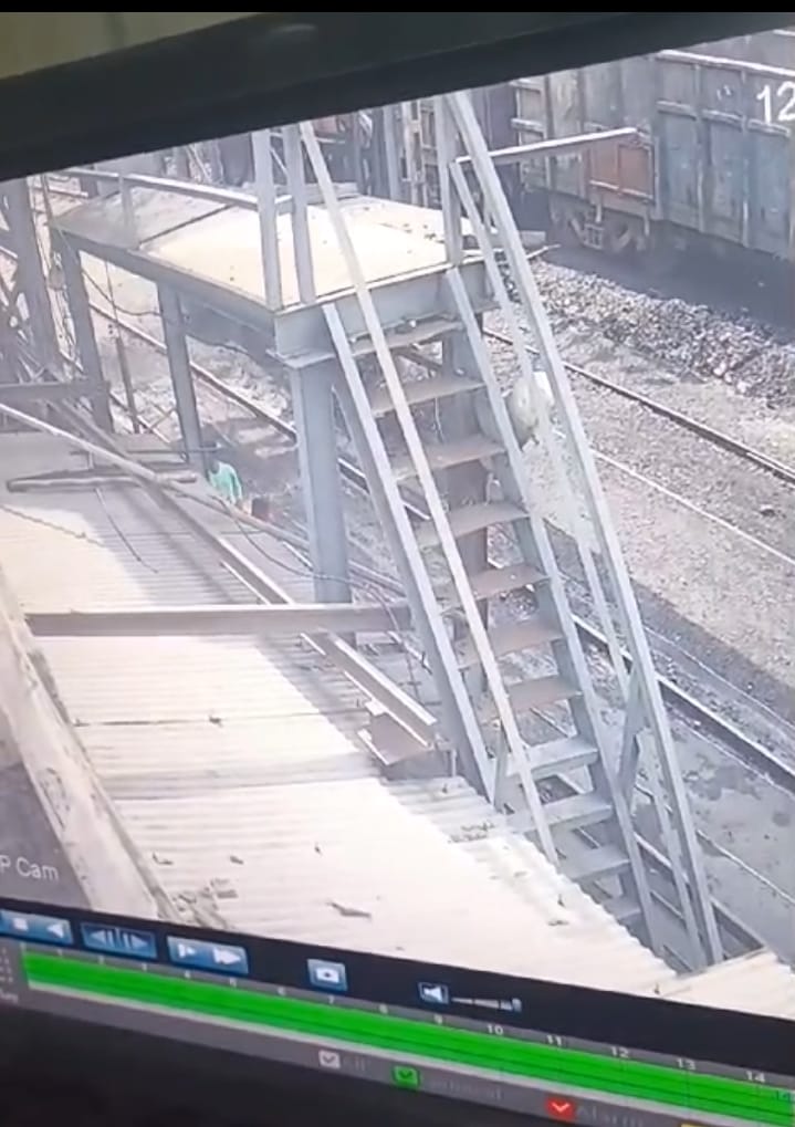 चोरी का संदेश तो फिर क्यों नहीं दी गई स्थानीय पुलिस को सूचना, जहा की गई आधे घंटे मारपीट
