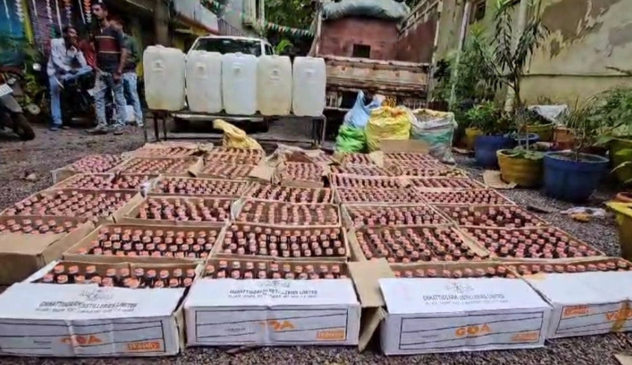 आबकारी विभाग की बड़ी कार्रवाई: 2000 नग नकली गोवा शराब जप्त, दो आरोपी गिरफ्तार
