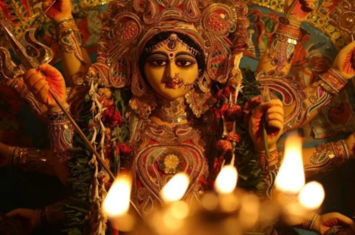 शारदीय नवरात्रि पर घर में इन चीजों की सफाई से मिलेगी माता रानी की असीम कृपा, आइए जानें…