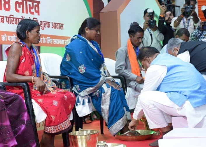 मोर आवास मोर अधिकार : CM विष्णुदेव साय ने आवास हितग्राहियों का किया अभिनंदन