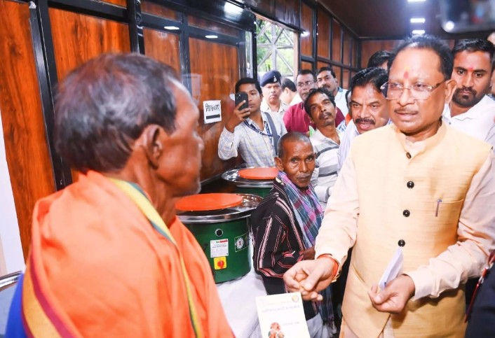 मुख्यमंत्री साय के हाथो मिला 100 कुंभकारों को इलेक्ट्रॉनिक चाक