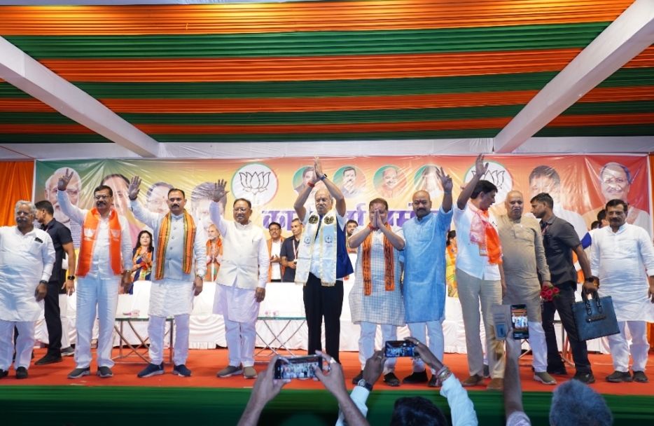 सुख-शांति एवं समृद्धि की निशानी कमल का फूल : बृजमोहन अग्रवाल