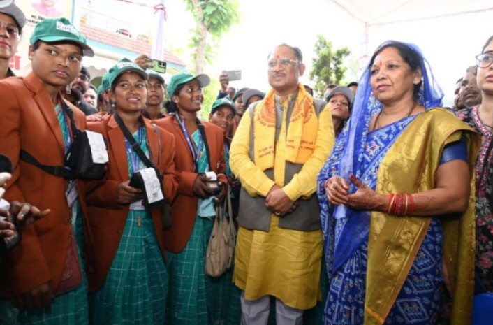 मुख्यमंत्री साय ने बिजली सखियों को वितरित किए बिजली किट…