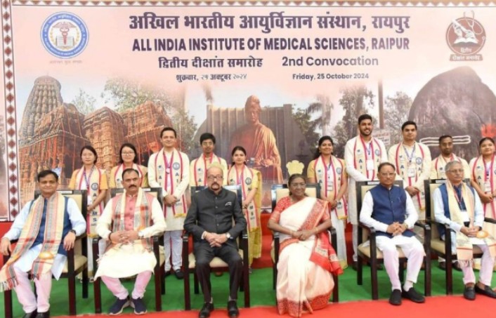 चिकित्सक हमेशा मानवीय मूल्यों के साथ कार्य करें : राष्ट्रपति मुर्मु
