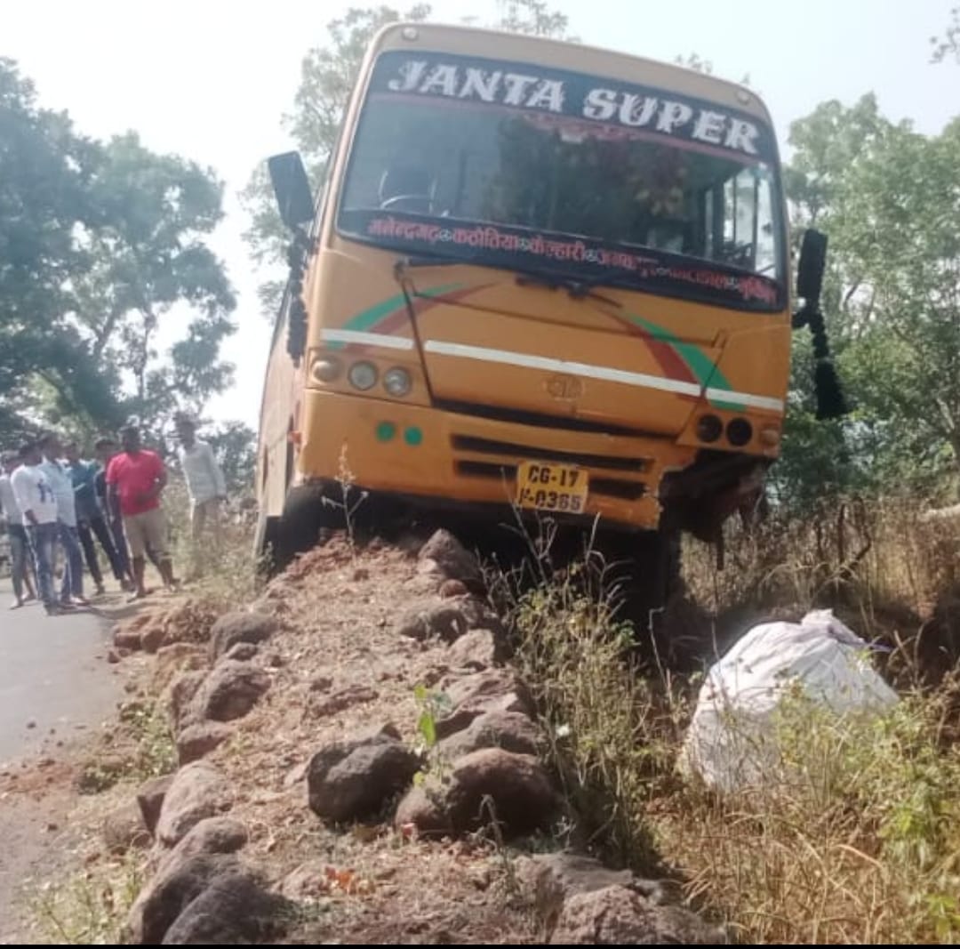 आज हुई दुर्घटनाग्रस्त बस का पिछले 1 वर्ष से फिटनेस नहीं, चार थानों से गुजरती हैं रौजाना बस, पुलिस कार्यवाही शून्य