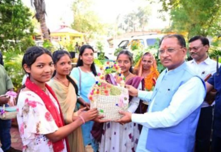 मुख्यमंत्री साय ने प्रधानमंत्री आवास योजना के हितग्राहियों को दीपावली का दिया उपहार