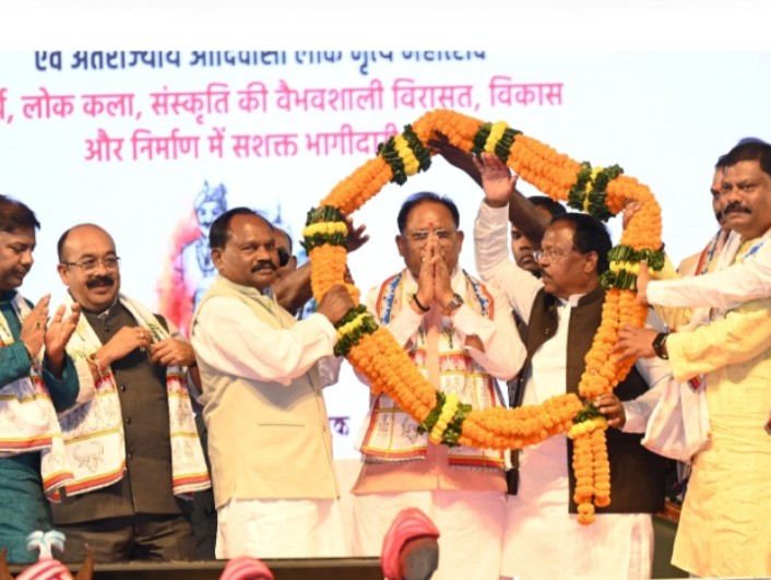 मुख्यमंत्री विष्णु देव साय ने रायपुर के साइंस कॉलेज ग्राउंड में जनजातीय गौरव दिवस और अंतरराज्यीय आदिवासी लोक नृत्य महोत्सव का किया शुभारंभ