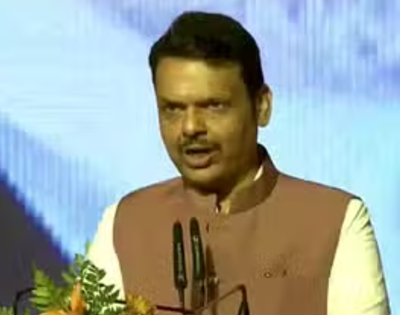 देवेंद्र फडणवीस ने ली सीएम पद की शपथ, एकनाथ शिंदे और अजित पवार उपमुख्यमंत्री बने