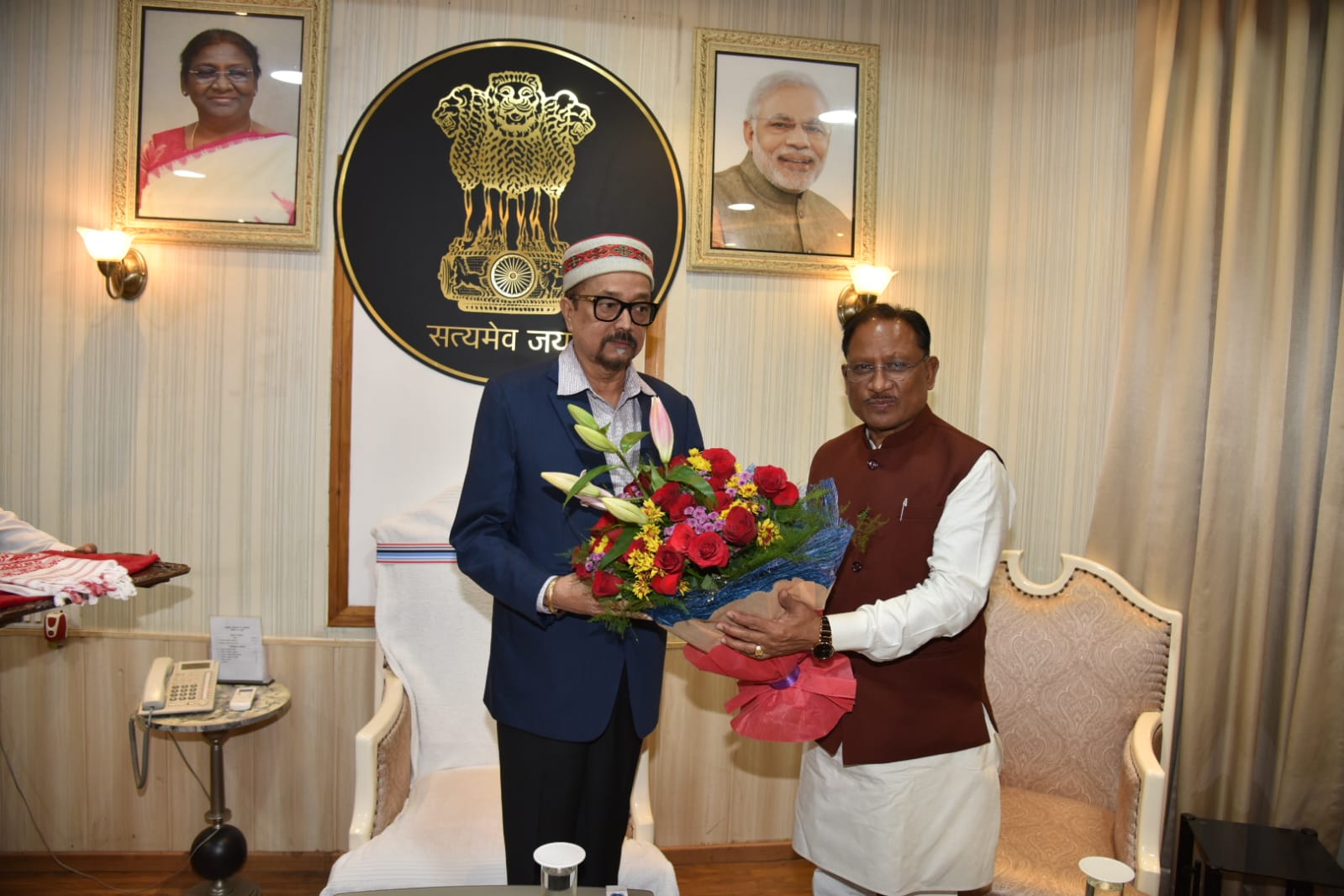 राज्यपाल से मुख्यमंत्री ने की सौजन्य भेंट, दी नववर्ष की शुभकामनाएं