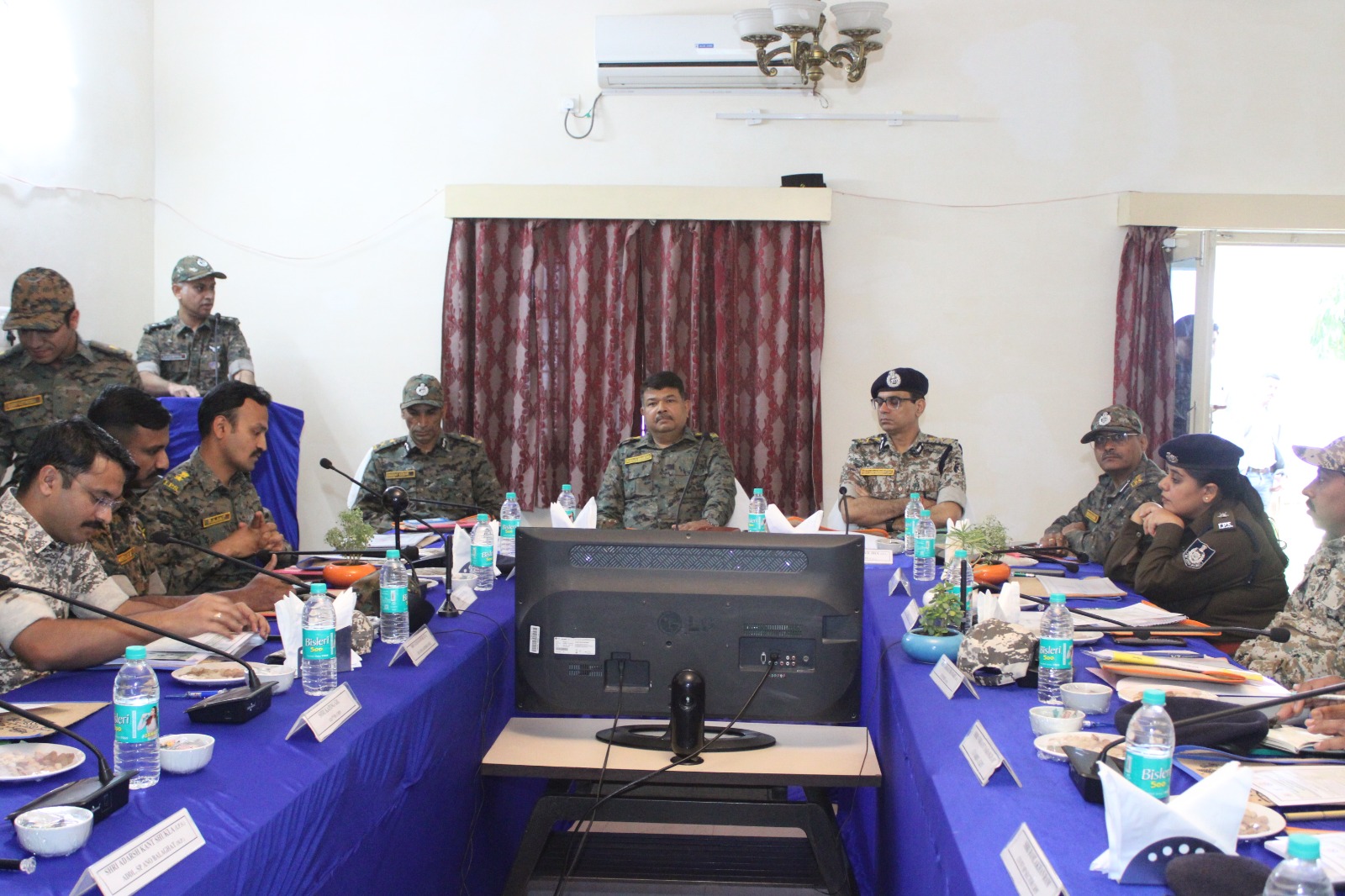 तीन राज्यों के पुलिस अफसरों की बालाघाट में बैठक, नक्सल सफाए पर बनी रणनीति