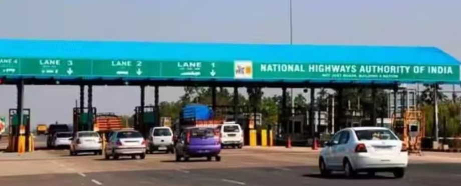 42 टोल पर 120 करोड़ रुपये की अवैध वसूली…