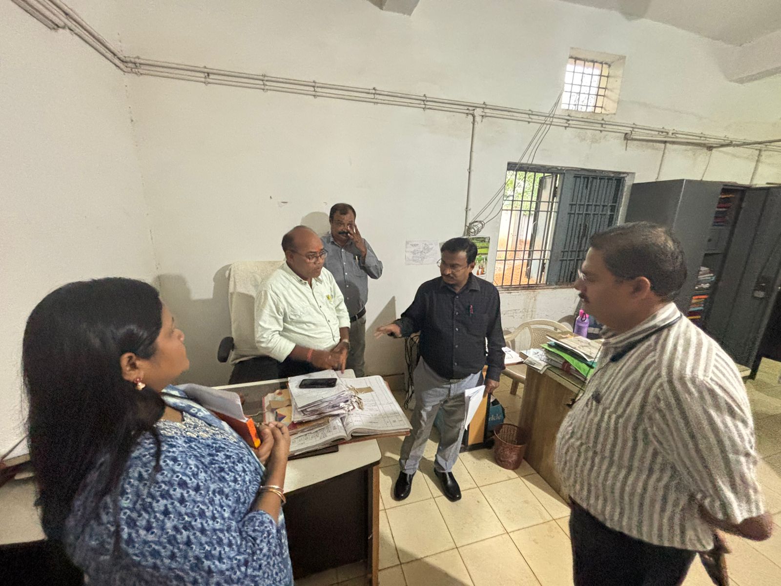 आरंग में संभागायुक्त का औचक निरीक्षण: जनपद और नगरीय निकायों में अनियमितताओं पर दिए नोटिस