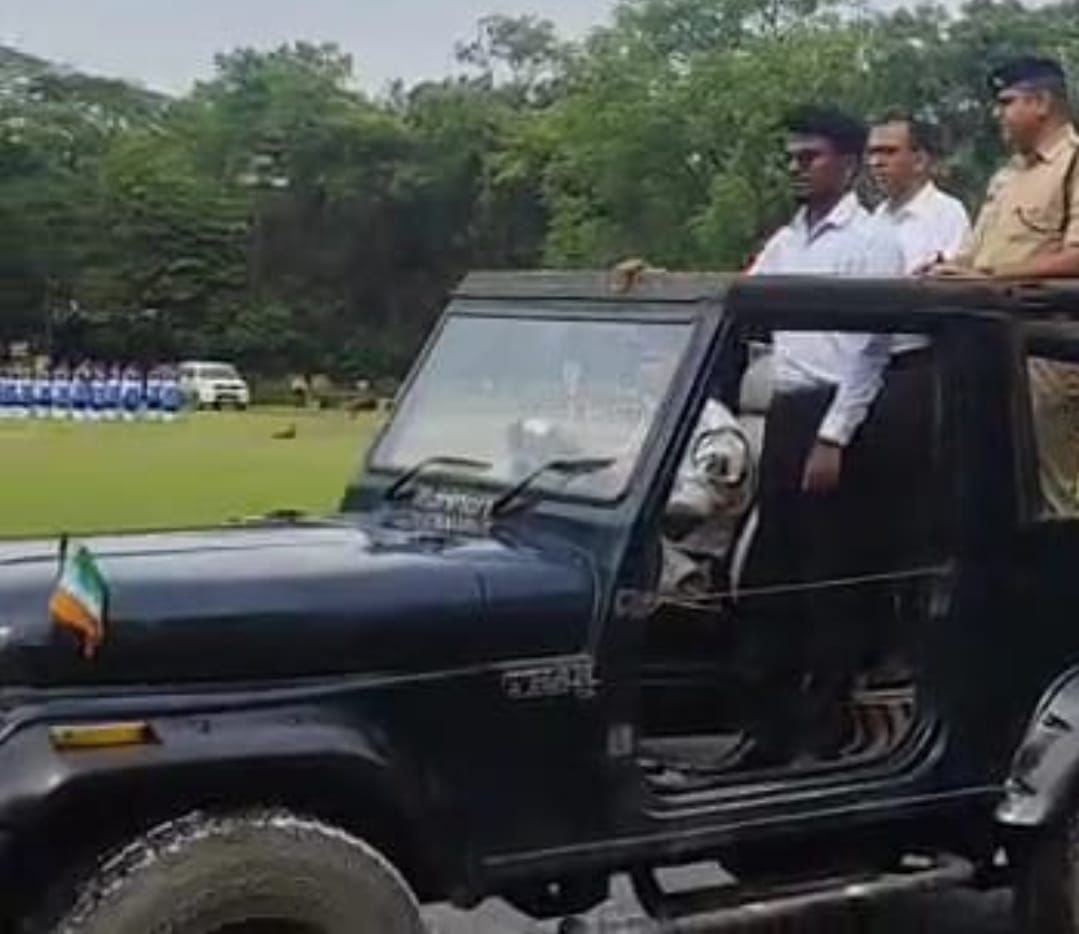 कोरबा में तिरंगे का अपमान, एसपी की गाड़ी पर उल्टा झंडा