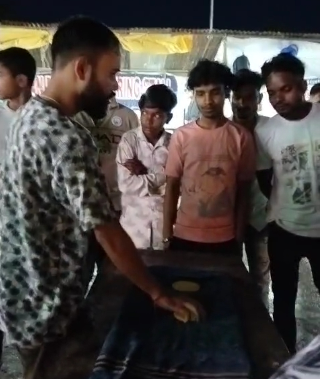 मीना बाजार बना जुएं का अड्डा, पुलिस प्रशासन को खबर पर हैं बेखबर