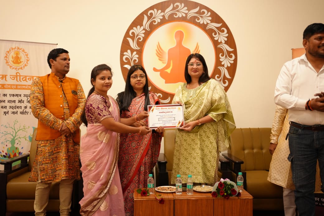 योग हमें ‘वृद्ध’ नहीं होने देता, अयोग्य को भी योग्य बनाता है: डॉ. वर्णिका शर्मा