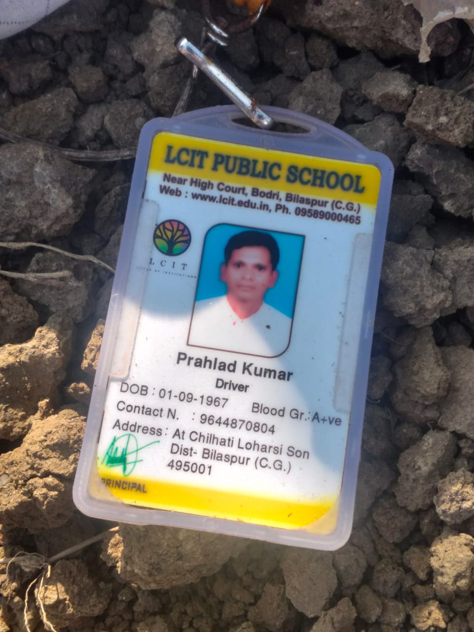 शराब दुकान के पास LCIT स्कूल के ड्राइवर की धारदार हथियार से हत्या — इलाके में सनसनी