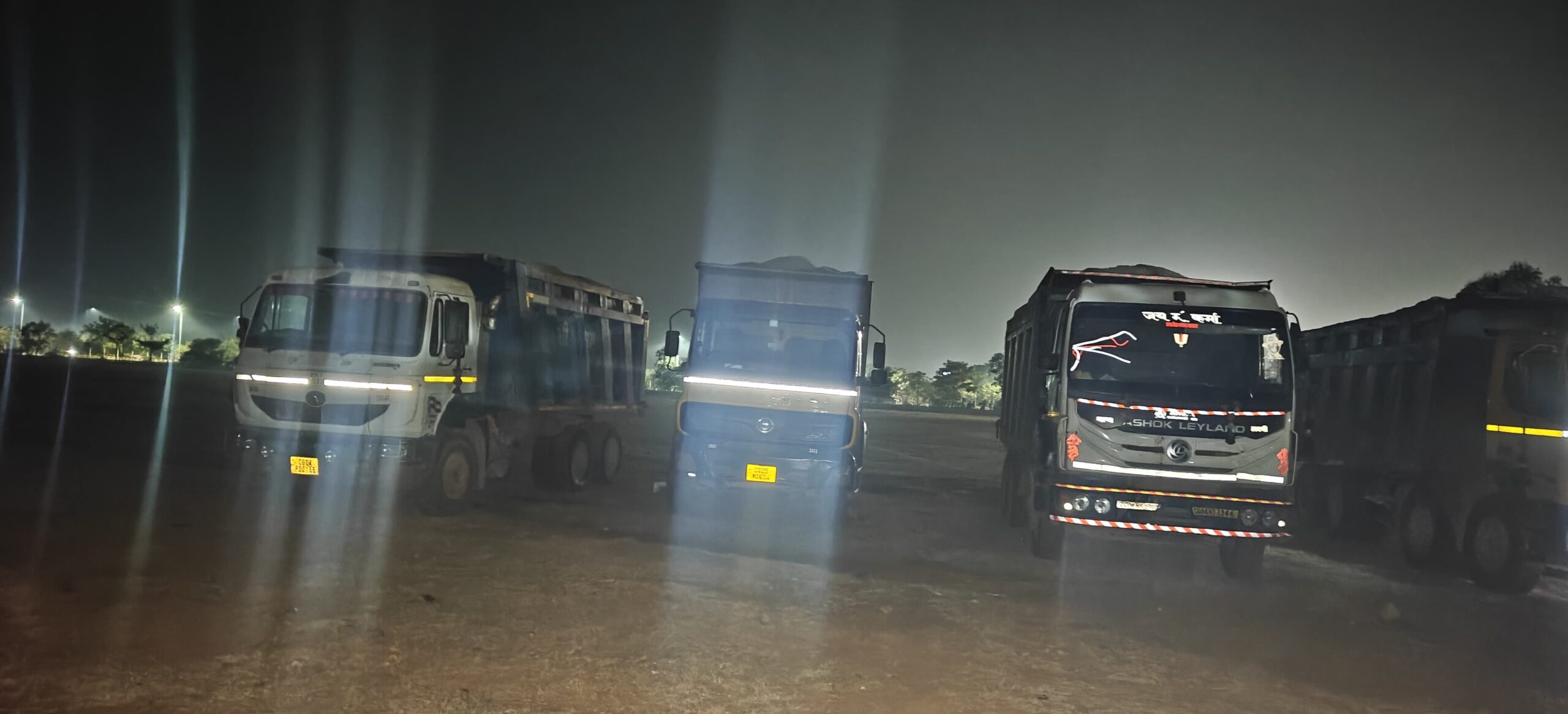 रातभर नाकेबंदी, अवैध रेत परिवहन पर बड़ी कार्रवाई, खनिज विभाग ने 8 हाईवा किए जब्त