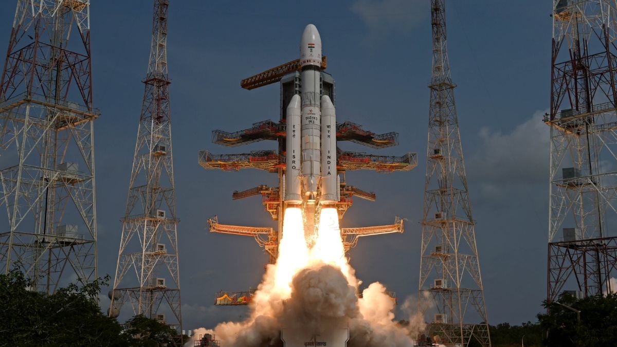 ISRO का LVM3 रॉकेट लॉन्च, मोबाइल नेटवर्क की दुनिया में क्रांति की तैयारी