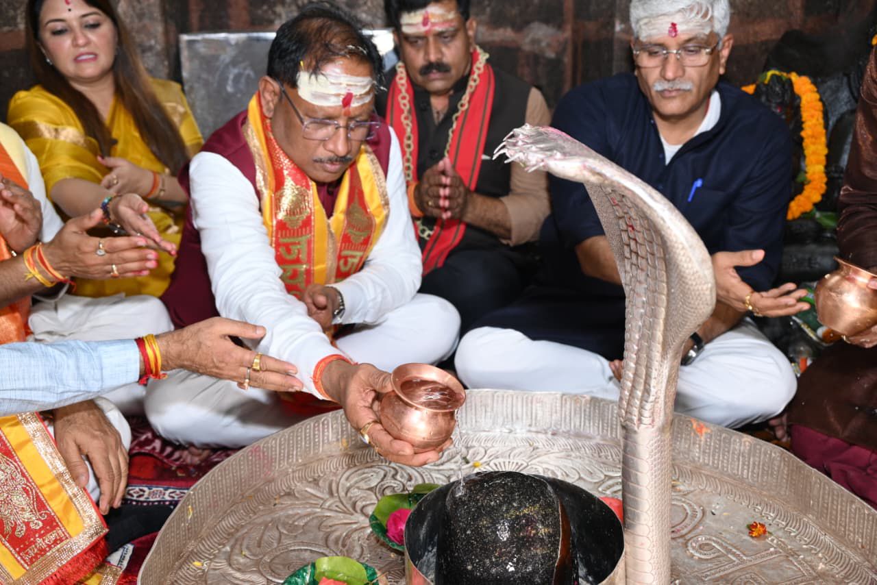 नववर्ष पर मुख्यमंत्री विष्णुदेव साय व केंद्रीय पर्यटन मंत्री ने भोरमदेव मंदिर में की पूजा-अर्चनाप्रदेश की सुख-समृद्धि व खुशहाली की कामना