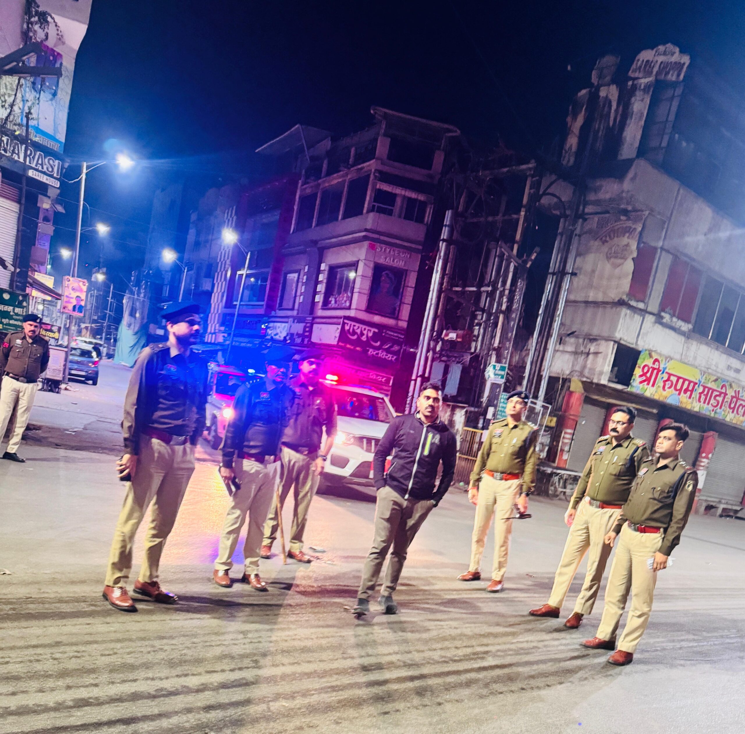 शटर की आड़ में धंधा, पुलिस का डंडा भारी, रायपुर में देर रात बड़ी कार्रवाई, 6 गिरफ्तार