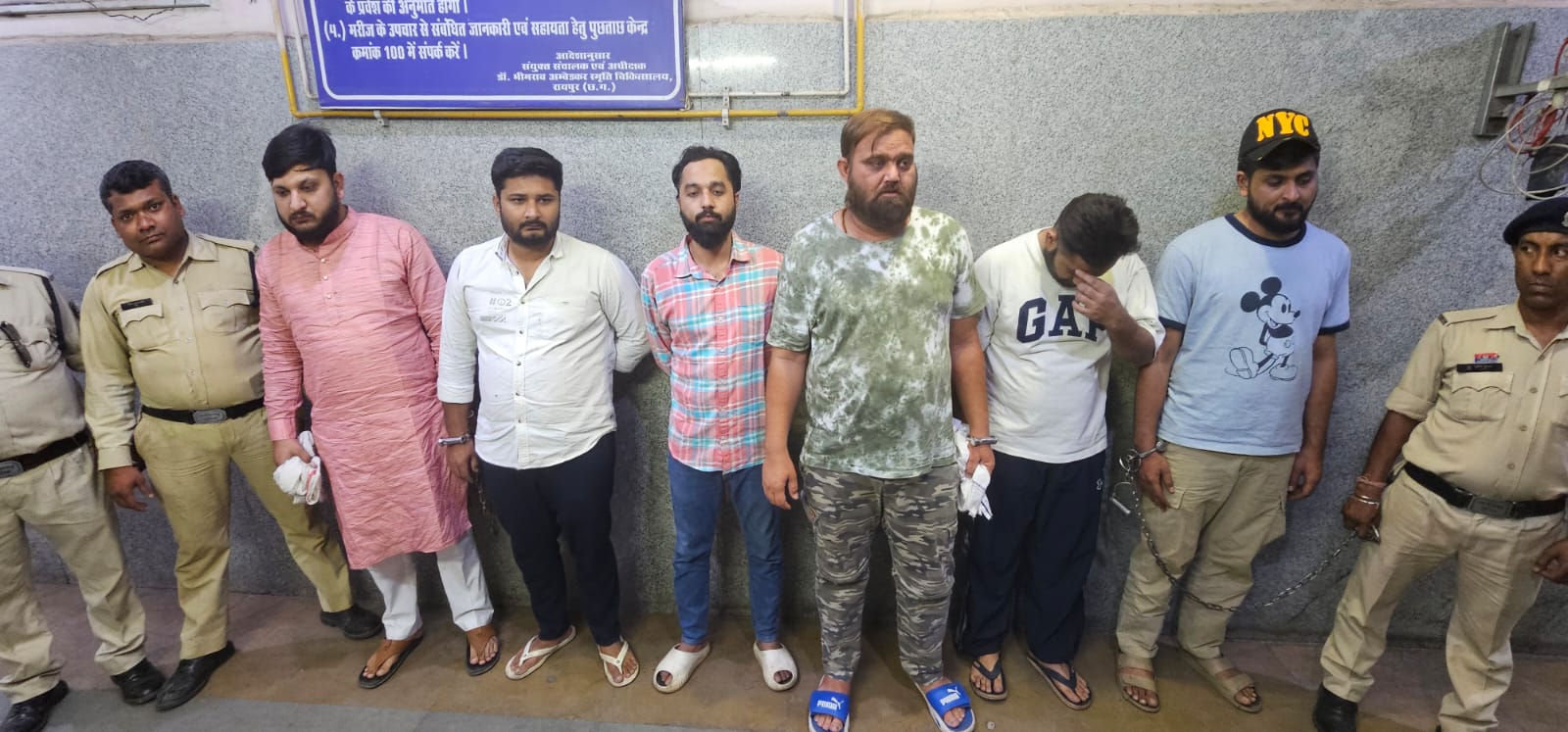 मौदहापारा में चाकूबाज़ी-पत्थरबाजी मामले में पुलिस की बड़ी कार्रवाई, 24 घंटे में 12 आरोपी गिरफ्तार